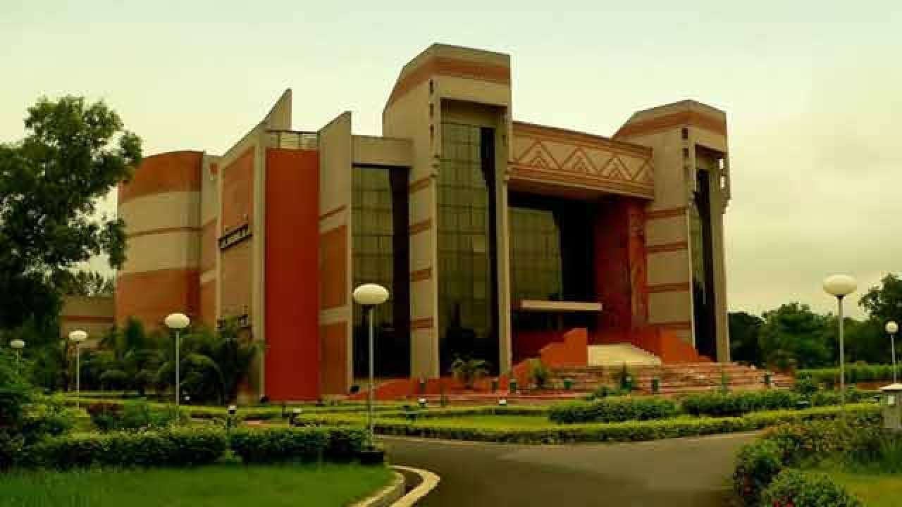 IIM Calcutta IIM Calcutta registers 100pc placement, average salary hits record Rs 34 lakh