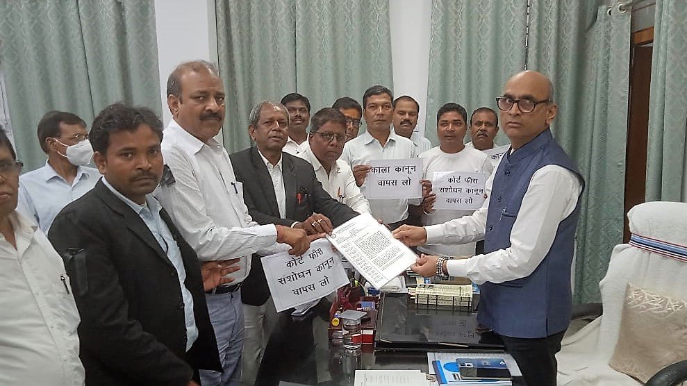 Ramgarh advocates protest court fee hike, submit memo to DC Ramgarh advocates protest court fee hike, submit memo to DC and District Judge