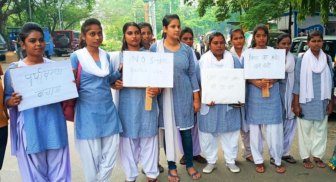 Dhanbad: BSS Women’s College students take out awareness rally against plastic use
