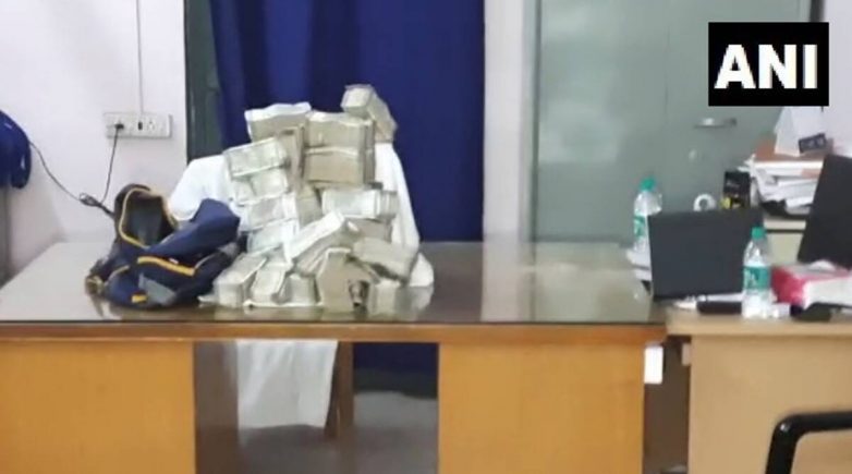 Jharkhand: Three Congress MLAs held in West Bengal with huge amount of cash