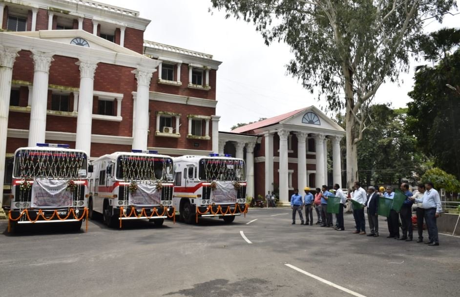 Ranchi: CCL officials flag off three new rescue vans Ranchi: CCL officials flag off three new rescue vans