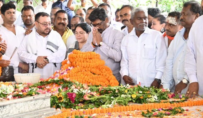 Jharkhand CM pays homage to Nirmal Mahato on death anniversary