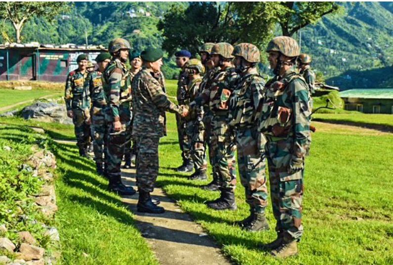 Northern Army Chief lauds alertness of units during Rajouri encounter – ThePrint – ANIFeed