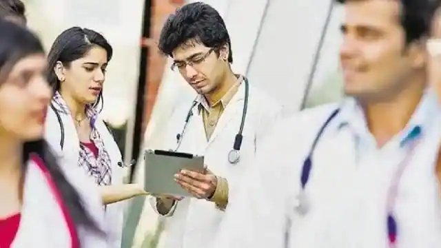 Maharashtra offering free coaching to students from poor families and Hindustan Hindi News