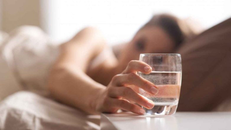 4 Healthy Reasons to Drink Water Before Bedtime
