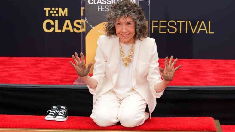Lily Tomlin Biography: Age, Birthday, Early Life, Net Worth, Career