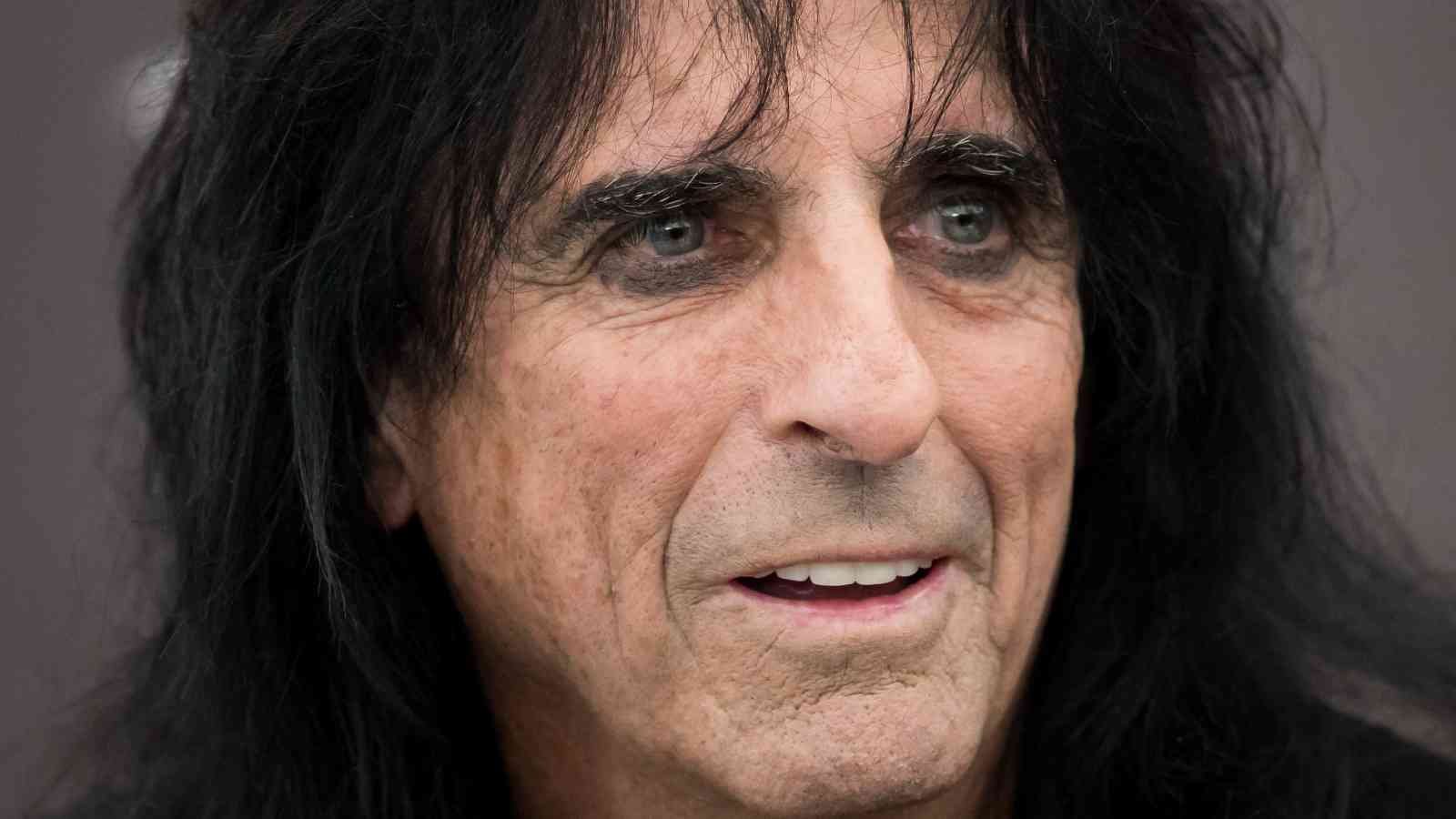 Alice_Cooper_2017-08-05_Wacken_(cropped) ALICE COOPER