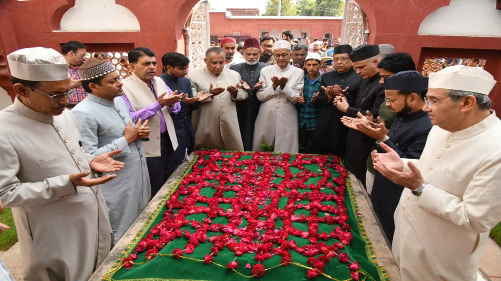 Sir Syed's death anniversary observed at AMU