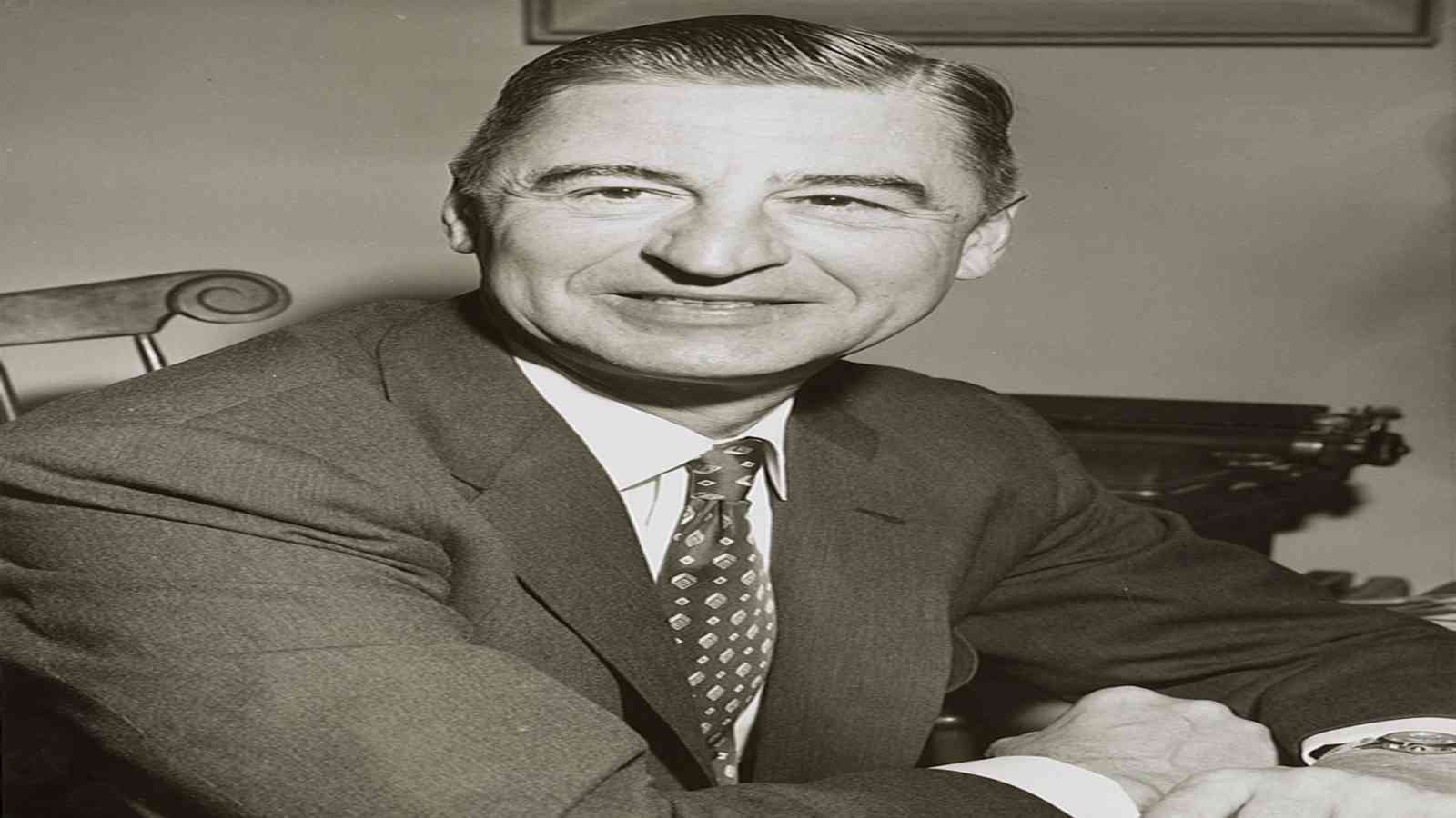 Dr. Seuss Biography: Age, Height, Birthday, Family, Net Worth