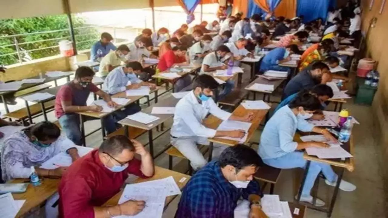 Varanasi Girl and Kanpur Boy Secure Top Ranks in UP B.Ed Entrance Test Varanasi Girl and Kanpur Boy Secure Top Ranks in UP B.Ed Entrance Test