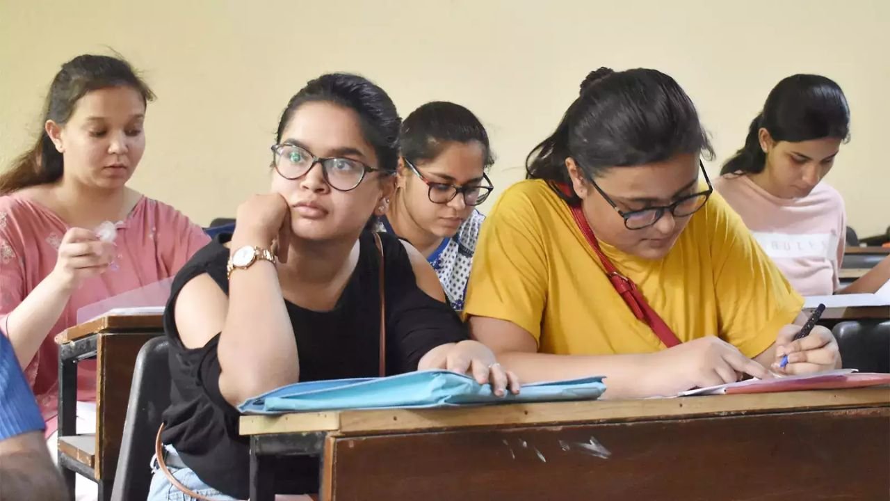 Prof Alan Wolf from USA educates IIT Jammu students Prof Alan Wolf from USA educates IIT Jammu students