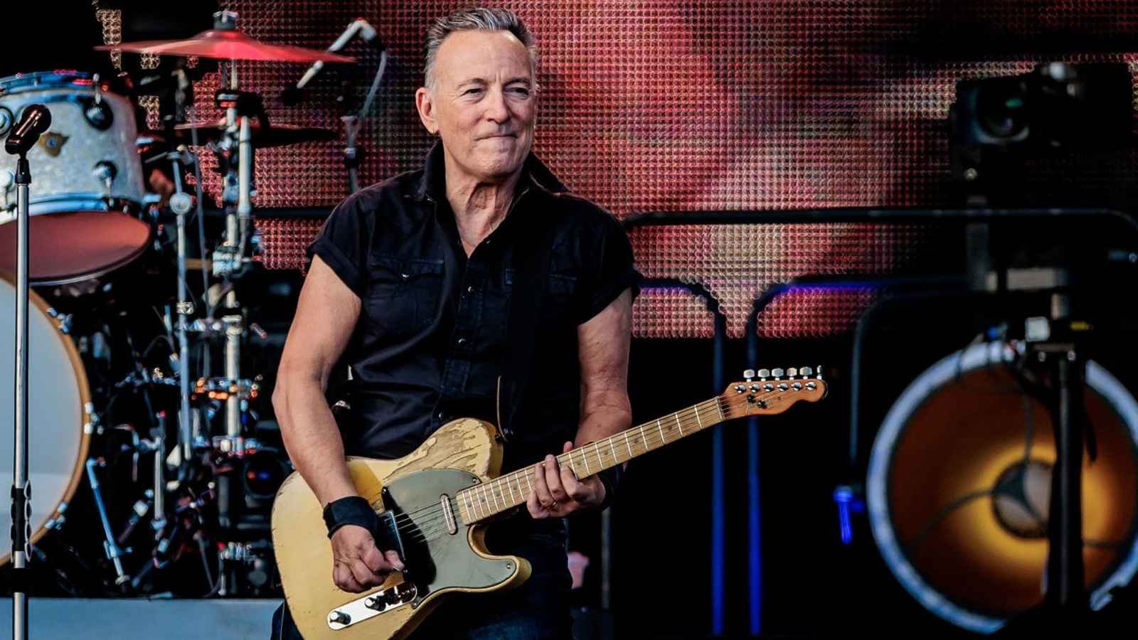 Bruce Springsteen Biography Bruce Springsteen Biography: Age, Height, Birthday, Family, Net Worth