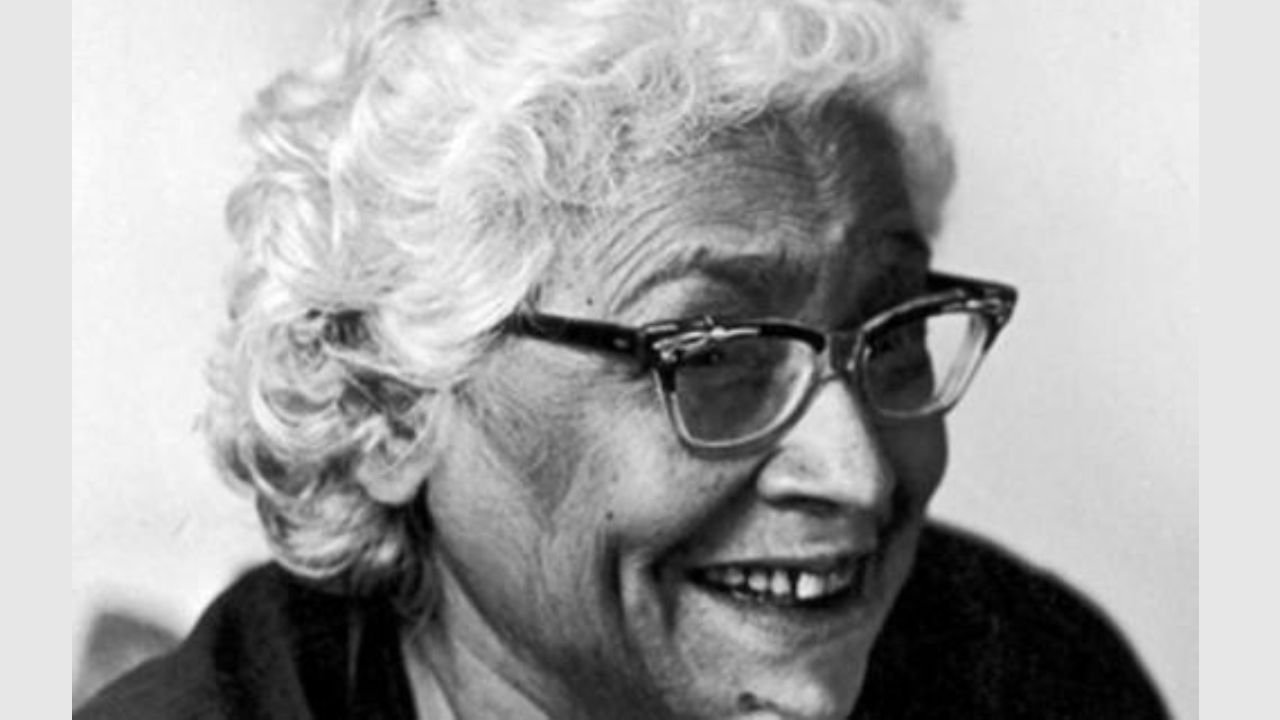 Ismat Chughtai Biography Ismat Chughtai Biography