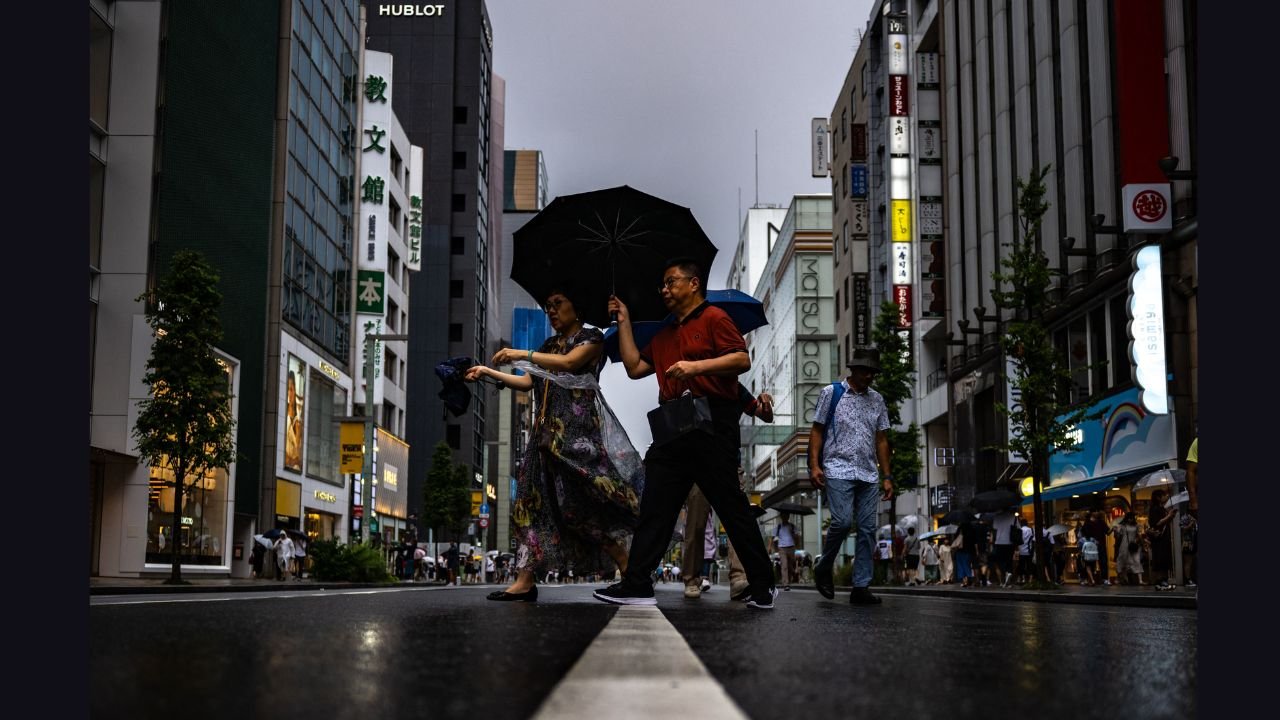 Japan Prepares for Another Storm as Travel Disruptions Continue Japan Prepares for Another Storm as Travel Disruptions Continue