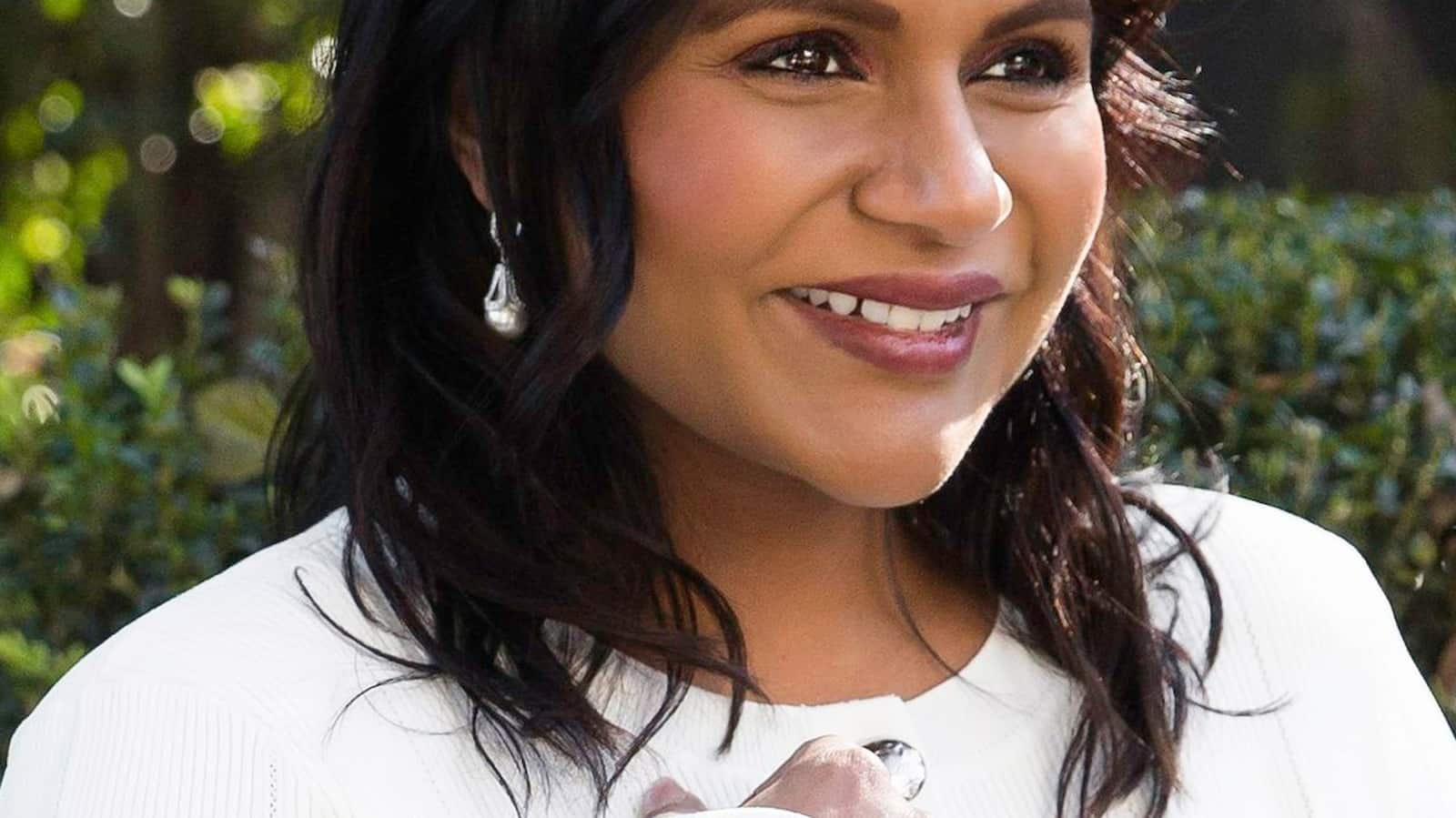 Mindy Kaling Went For Plastic Surgery? Truth Declared! Mindy Kaling Went For Plastic Surgery? Truth Declared!