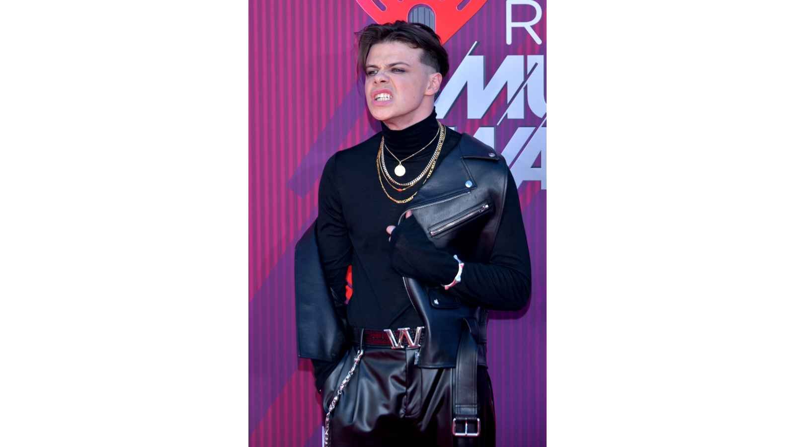 YungBlud Biography YungBlud Biography: Age, Height, Birthday, Family, Net Worth