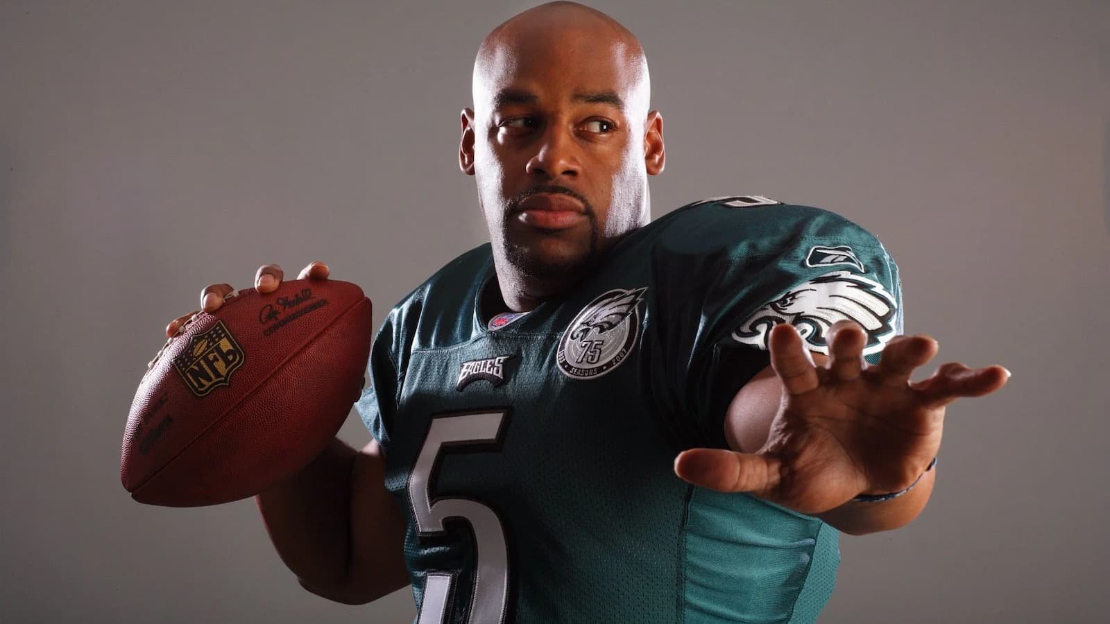 Donovan Mcnabb Donovan Mcnabb Biography: Age, Birthday, Early Life, Personal Life, Net Worth