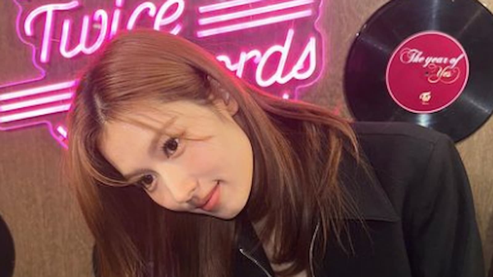 Minatozaki Sana Biography Age, Height, Birthday, Career, Family