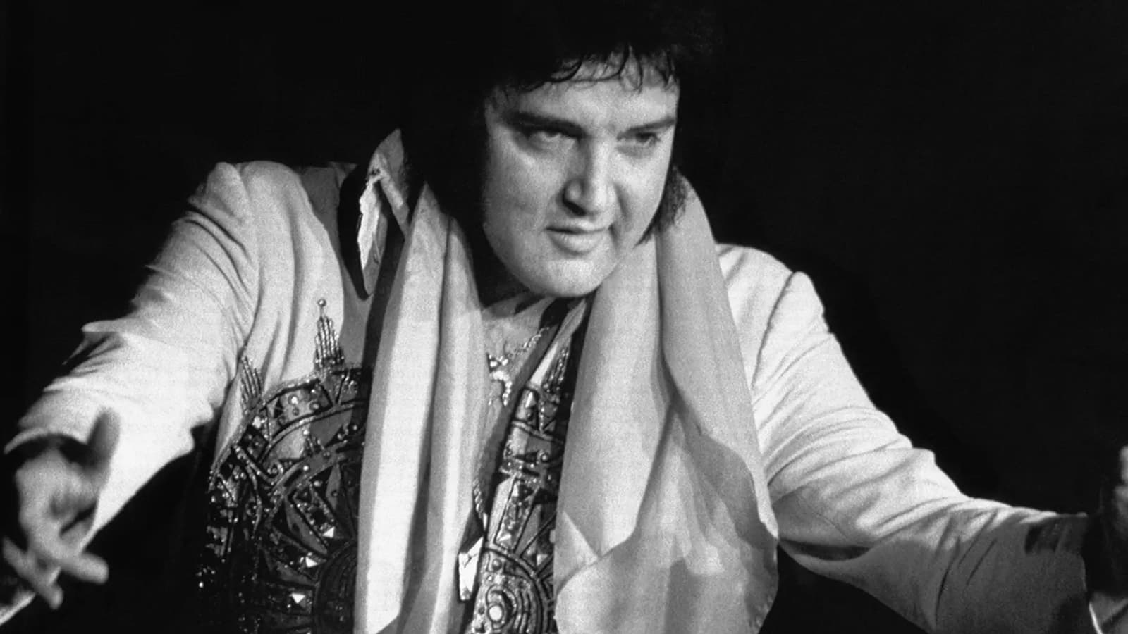 Elvis Presley Biography: Age, Height, Birthday, Music Career, Family, Personal Life, Net Worth
