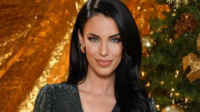 Jessica Lowndes Biography Jessica Lowndes Biography, Jessica Lowndes Biography career, Jessica Lowndes net worth, Jessica Lowndes singer
